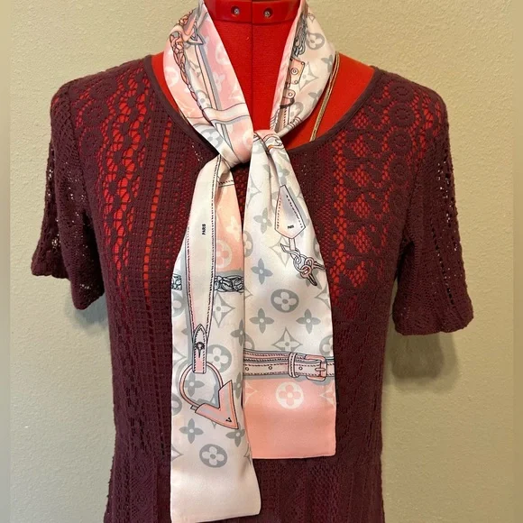 Paris Pink, white & gray unbranded scarf with lock, key, clochette, buckle, NWOT - Picture 5 of 8